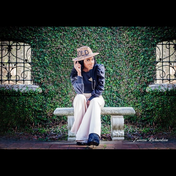 🌻PoshMark Ambassador🌻 Your Posher, Zaressa. - Picture 3 of 5